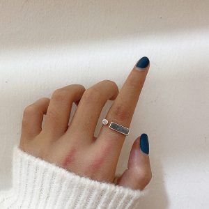 Bague en marbre et zircon design
